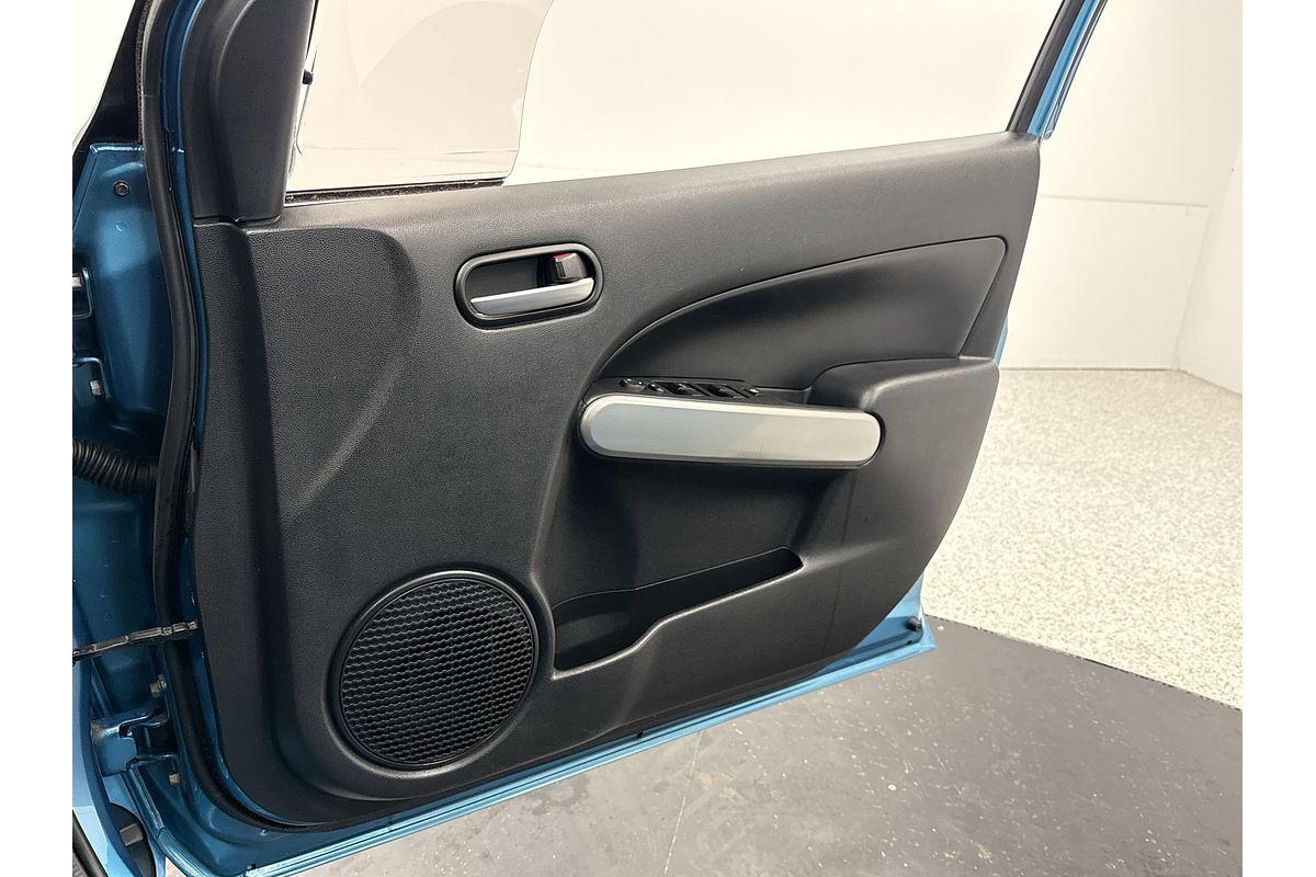 2011 Mazda 2 Maxx DE Series 1