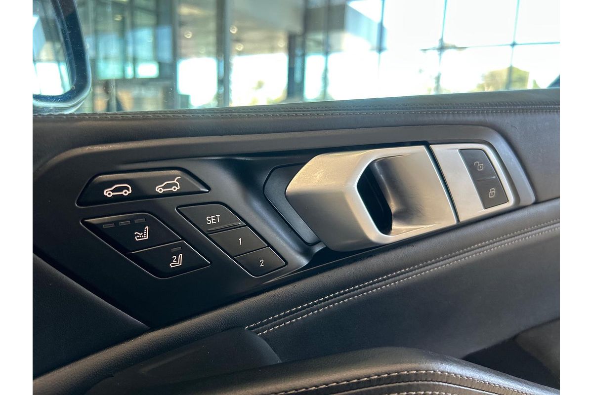 2020 BMW X6 M50i G06