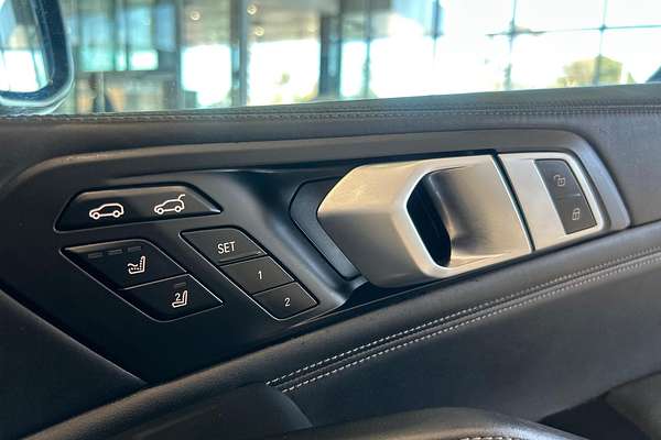 2020 BMW X6 M50i G06