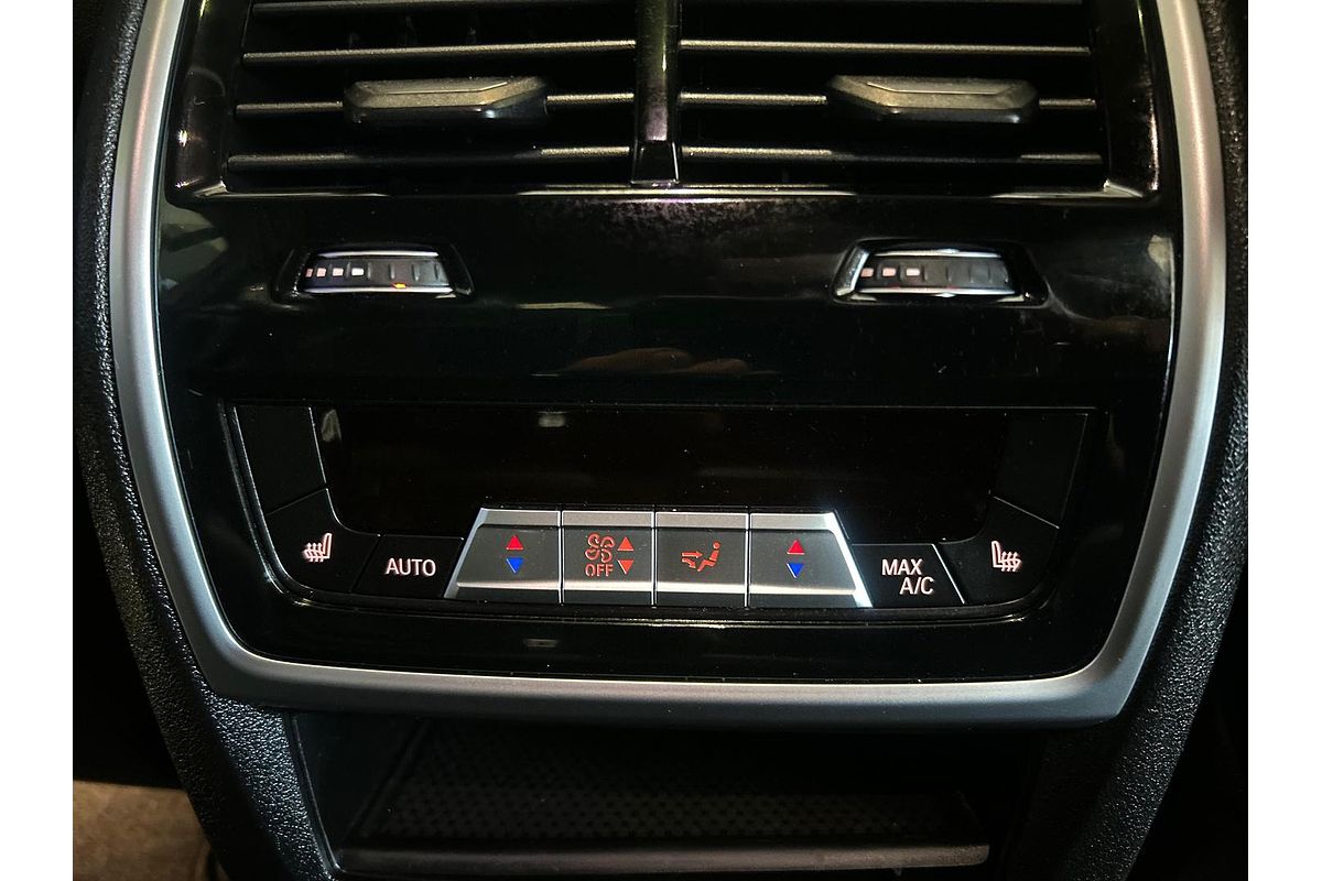 2020 BMW X6 M50i G06