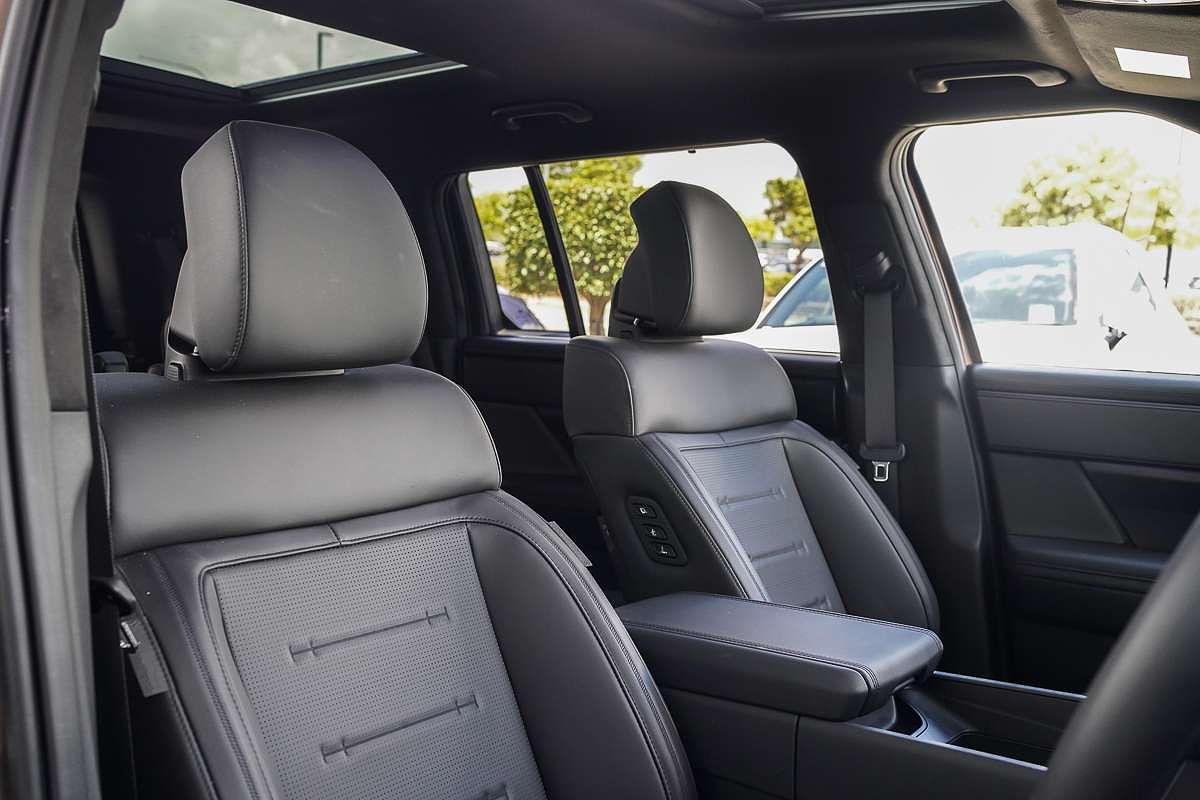 2025 Hyundai Santa Fe Calligraphy MX5.V1