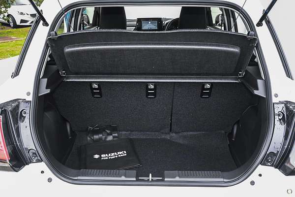 2025 Suzuki Swift Hybrid UZ