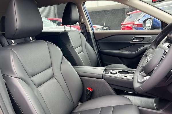 2025 Nissan X-TRAIL ST-L T33