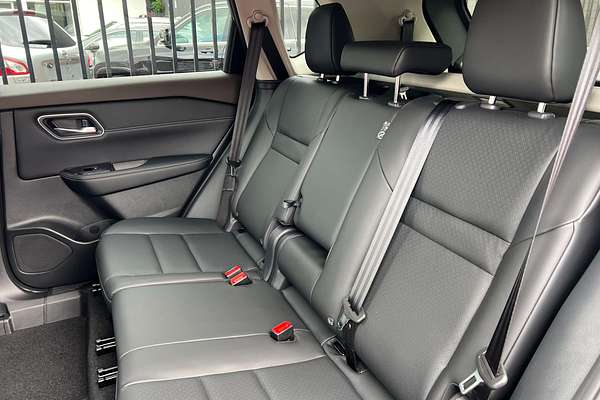 2025 Nissan X-TRAIL ST-L T33