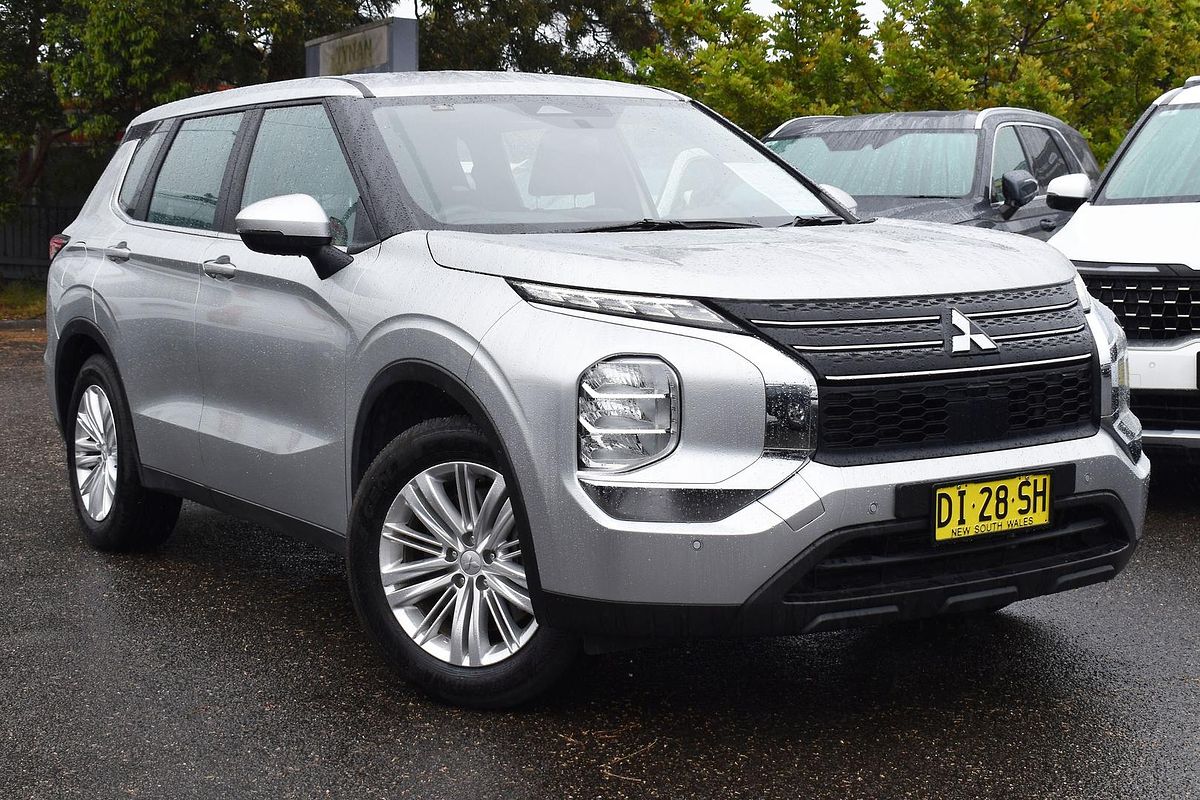 2023 Mitsubishi Outlander ES ZM