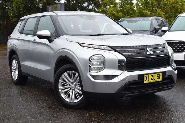 2023 Mitsubishi Outlander ES ZM