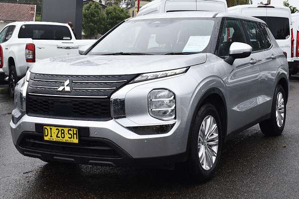 2023 Mitsubishi Outlander ES ZM