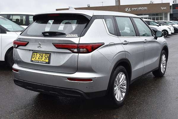 2023 Mitsubishi Outlander ES ZM