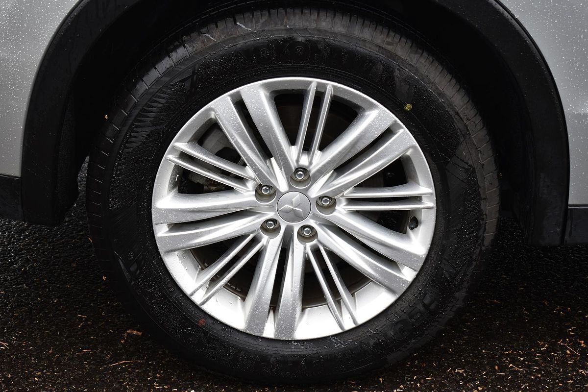 2023 Mitsubishi Outlander ES ZM