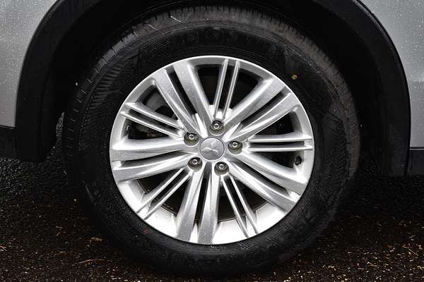 2023 Mitsubishi Outlander ES ZM