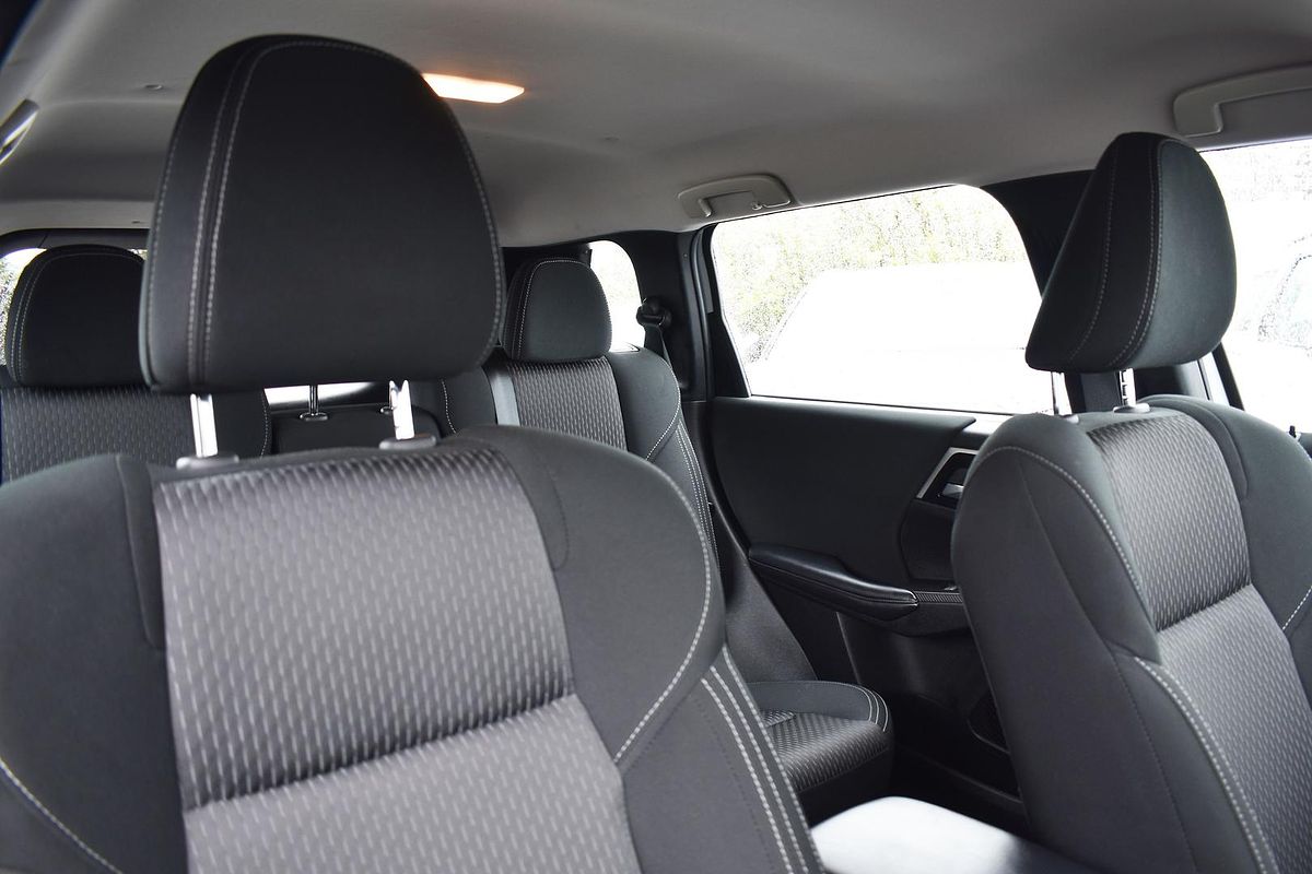 2023 Mitsubishi Outlander ES ZM