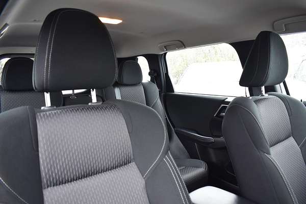 2023 Mitsubishi Outlander ES ZM