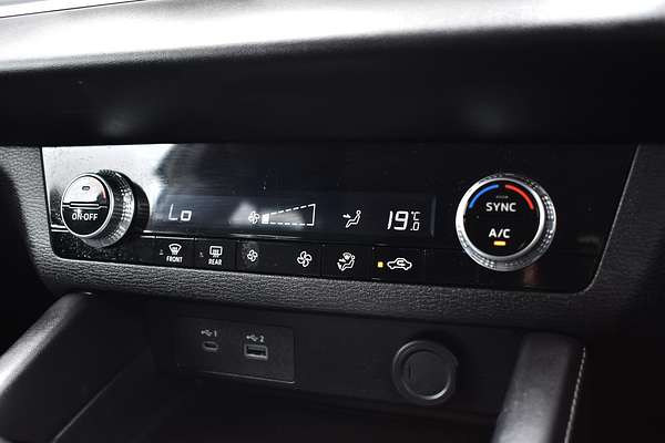 2023 Mitsubishi Outlander ES ZM