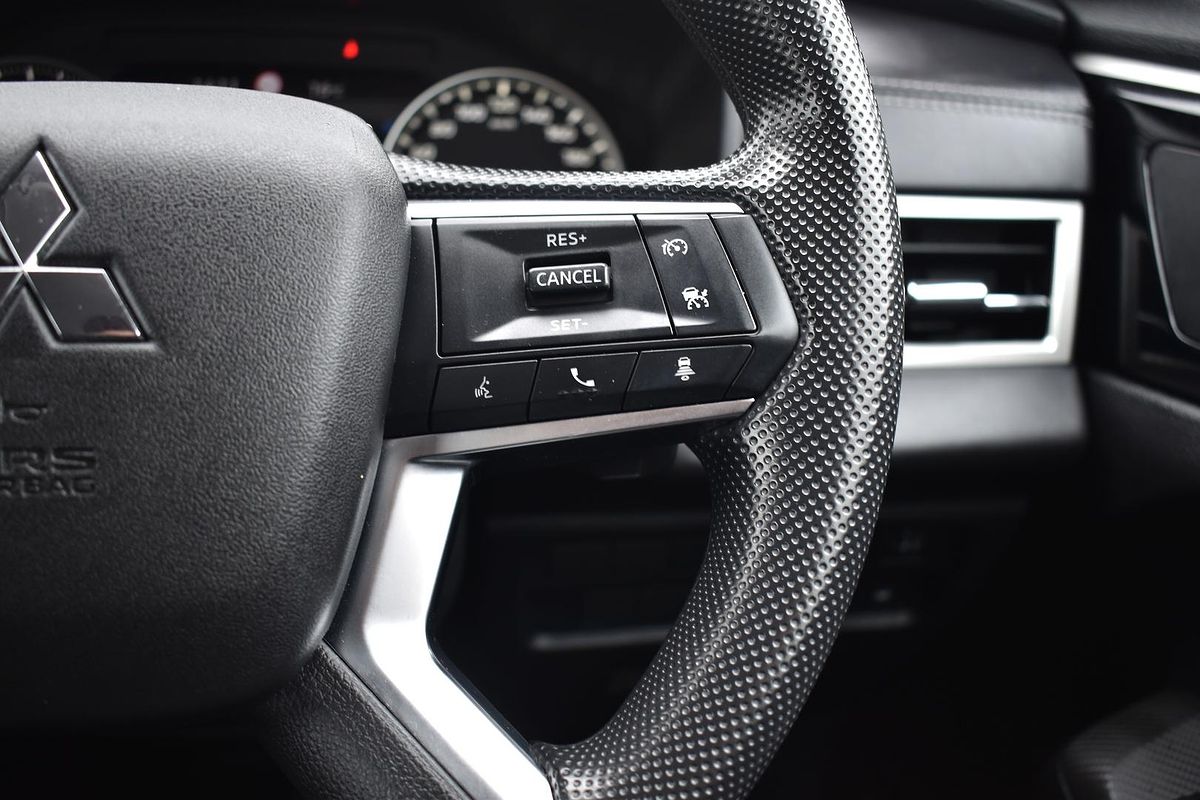 2023 Mitsubishi Outlander ES ZM