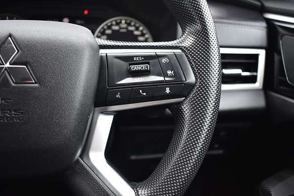 2023 Mitsubishi Outlander ES ZM