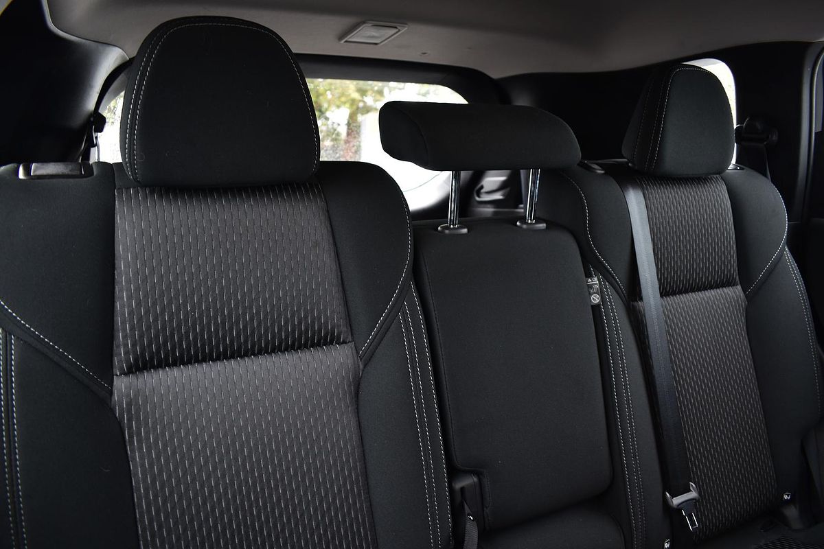 2023 Mitsubishi Outlander ES ZM