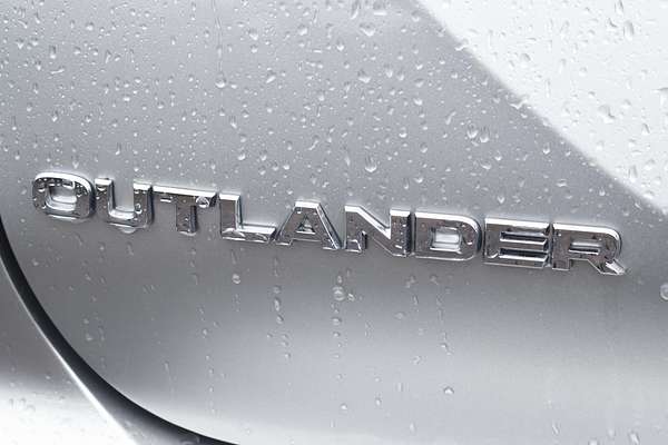 2023 Mitsubishi Outlander ES ZM