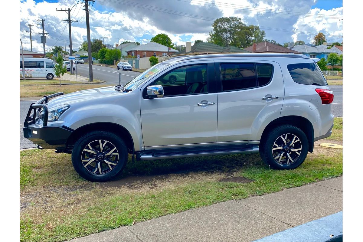 2020 Isuzu MU-X LS-T