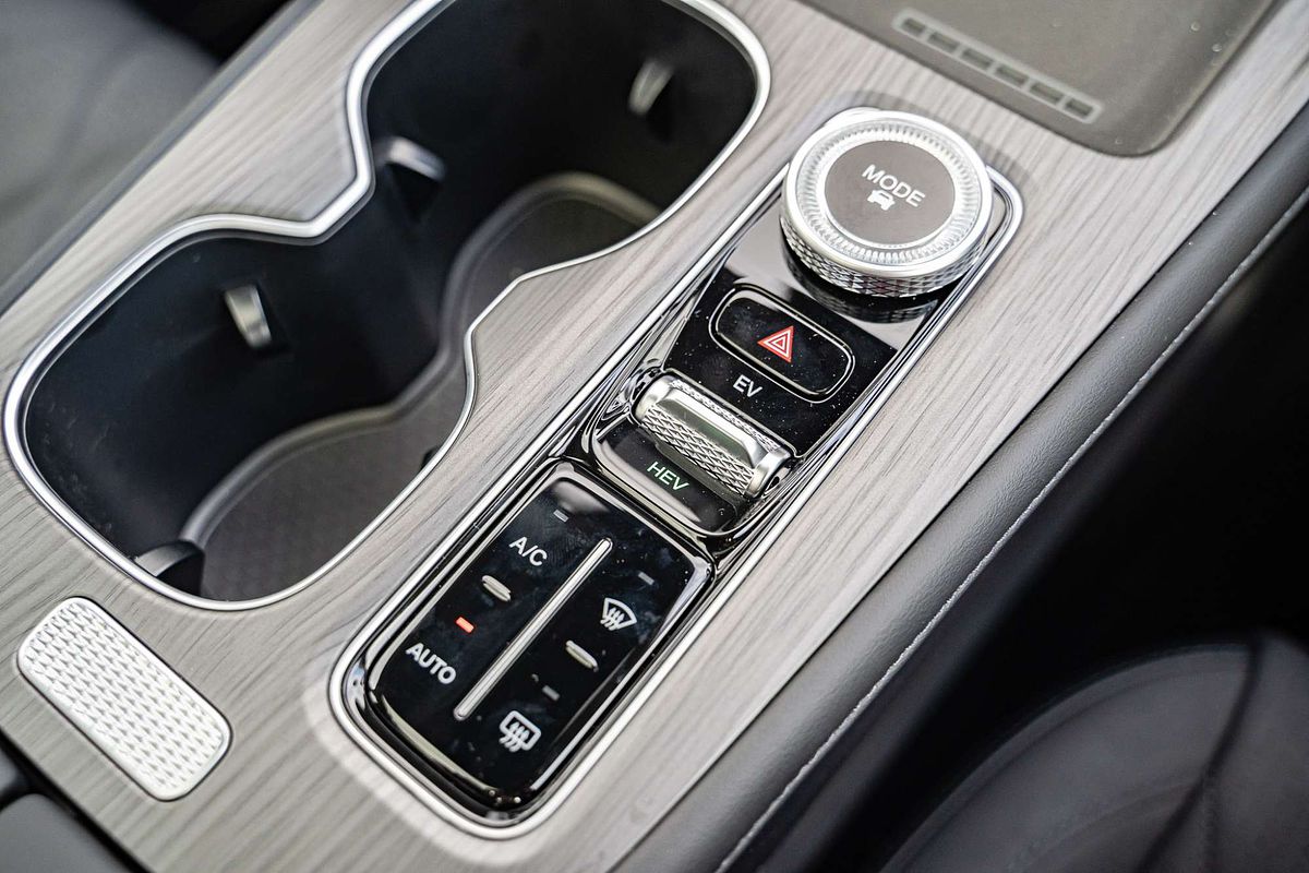 2025 Chery Tiggo 8 Super Hybrid Ultimate T31