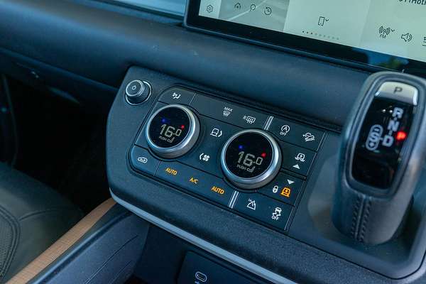 2021 Land Rover Defender 90 P400 HSE L663