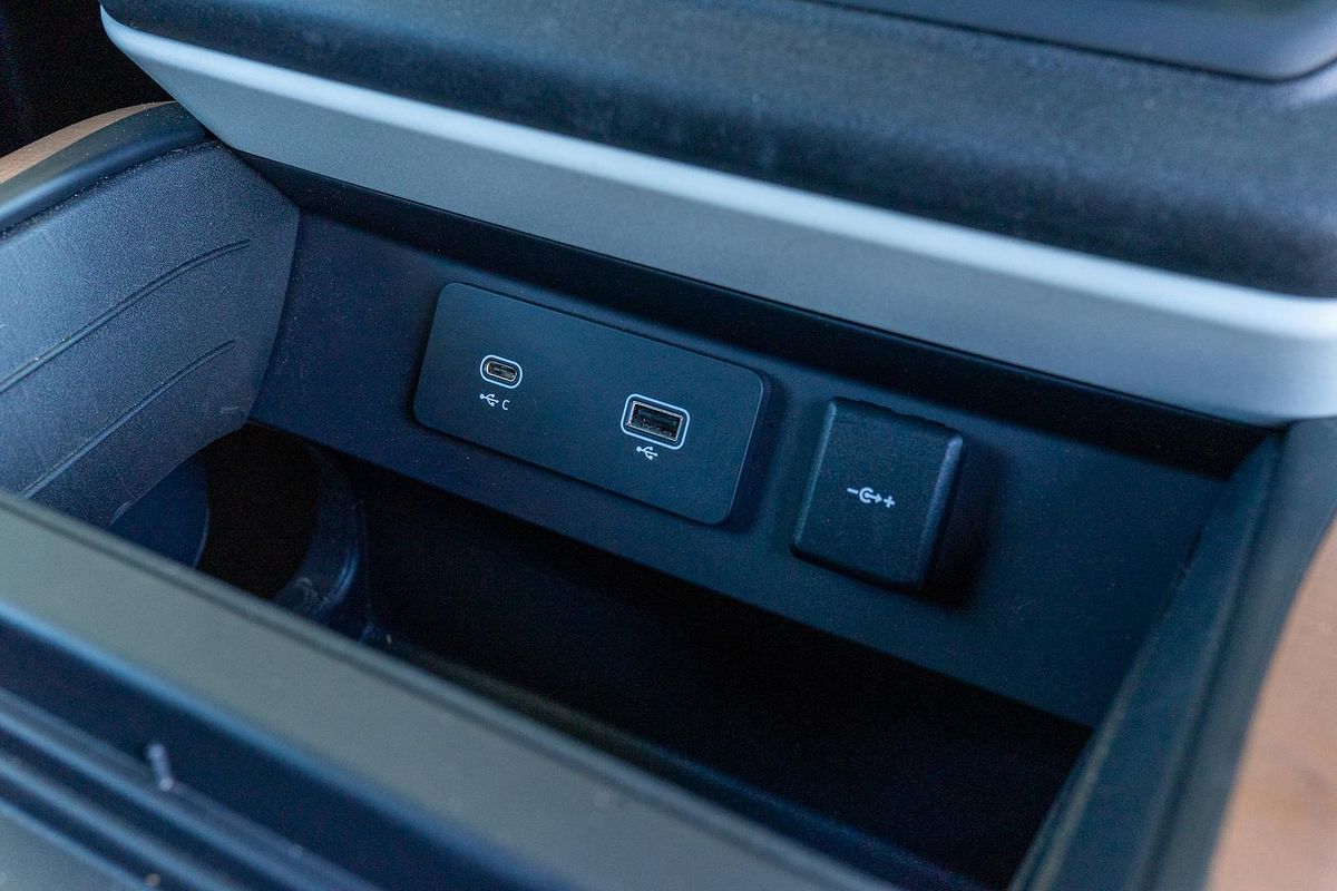 2021 Land Rover Defender 90 P400 HSE L663