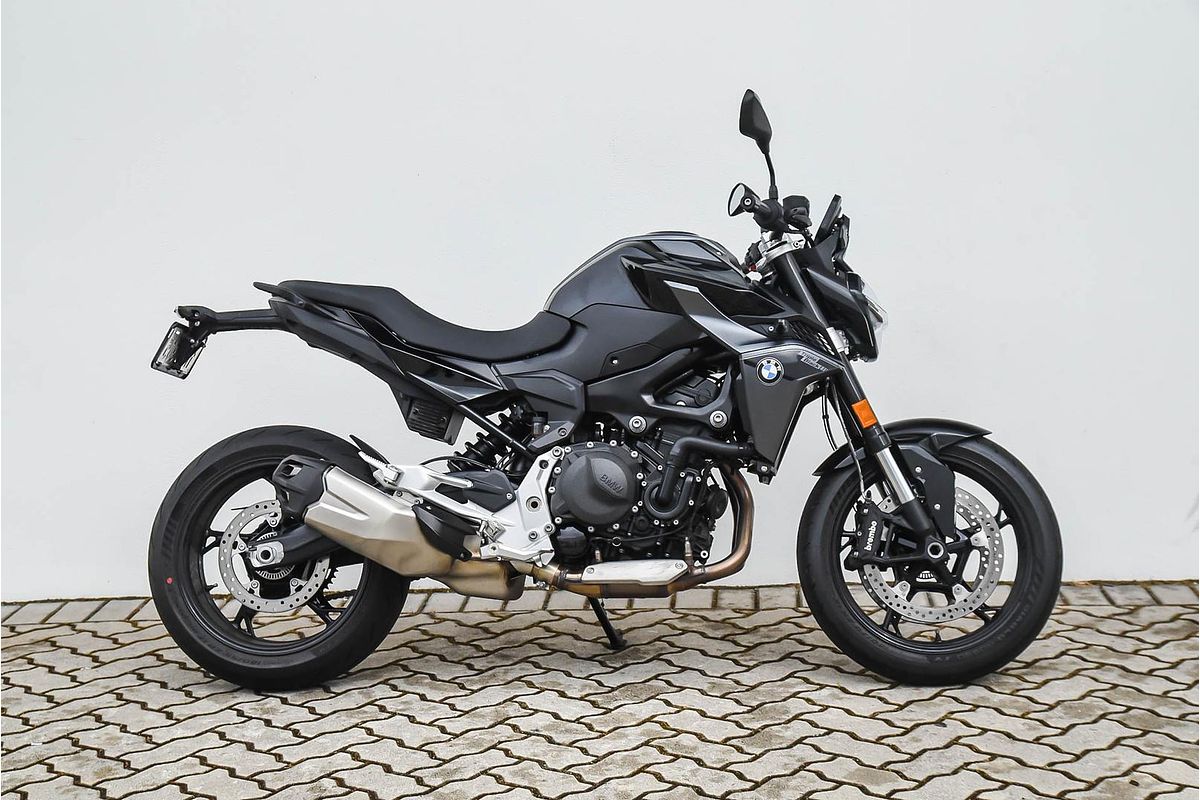 2025 BMW F 900 R Triple Black F 900