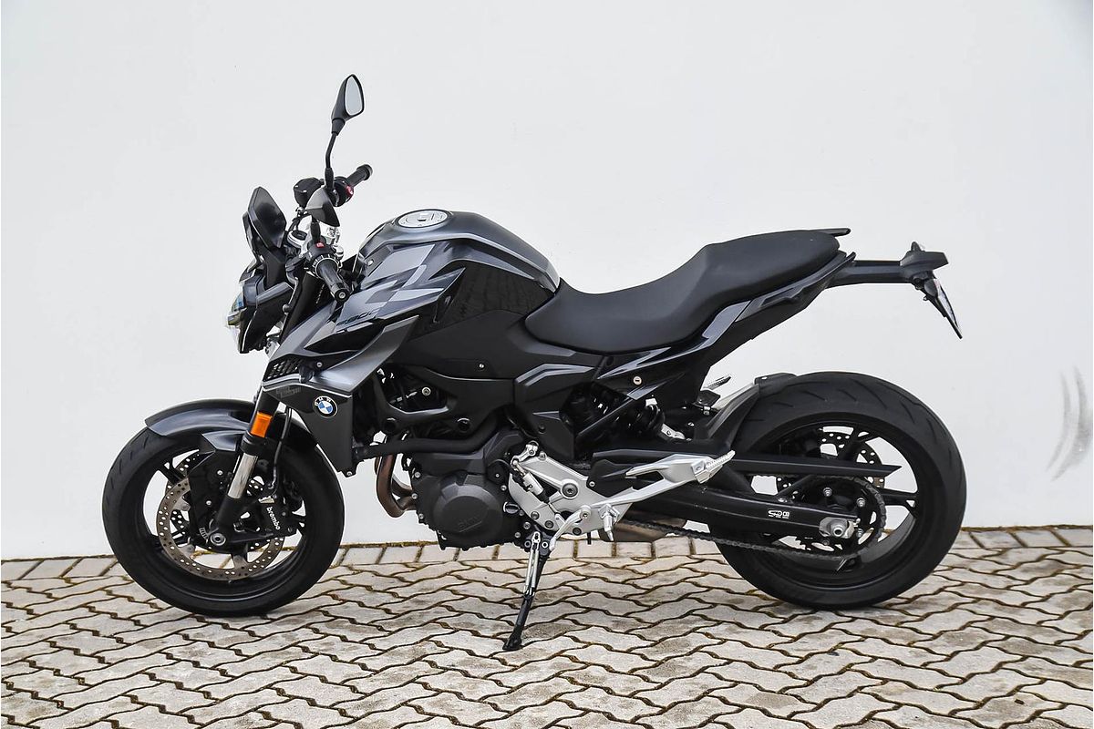 2025 BMW F 900 R Triple Black F 900