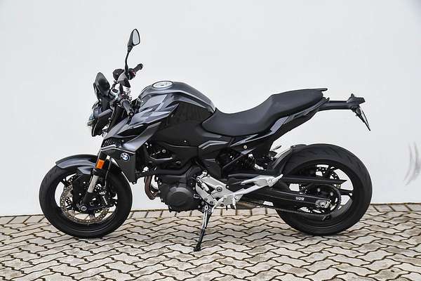 2025 BMW F 900 R Triple Black F 900