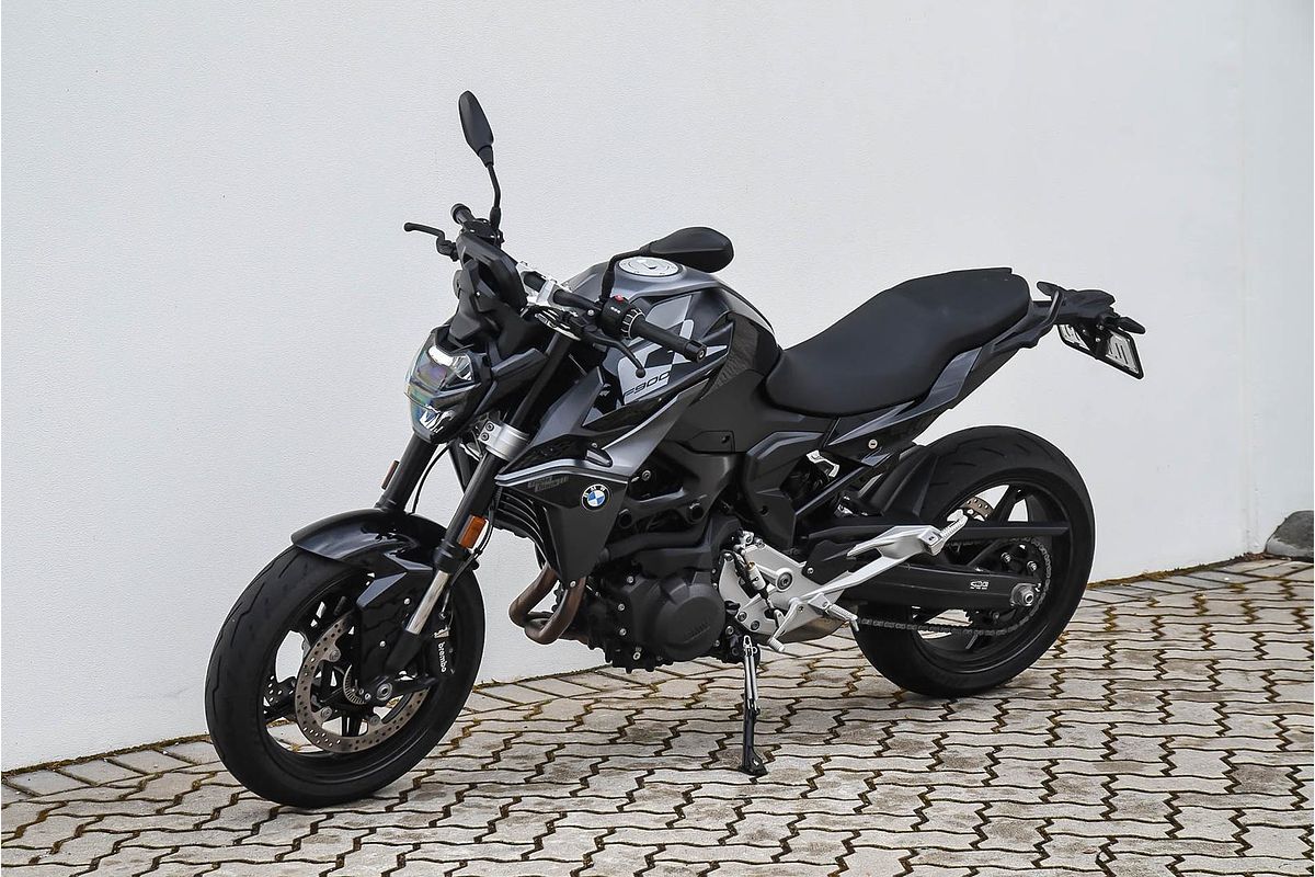 2025 BMW F 900 R Triple Black F 900
