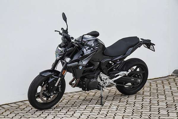 2025 BMW F 900 R Triple Black F 900