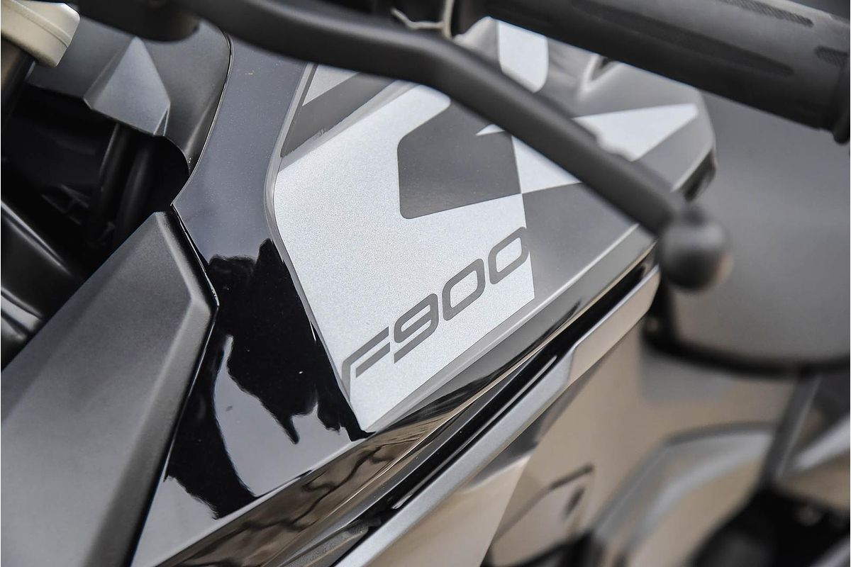 2025 BMW F 900 R Triple Black F 900