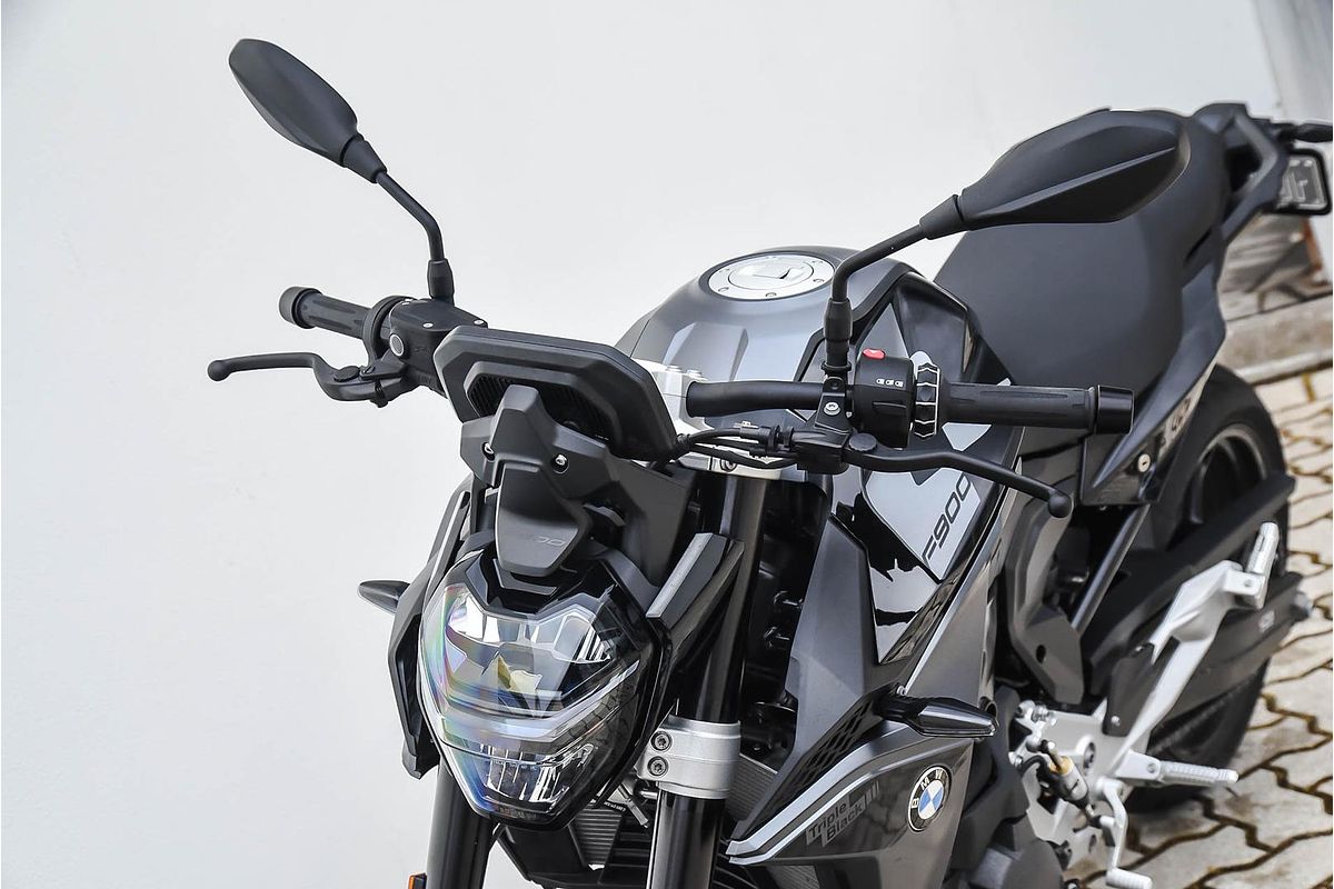 2025 BMW F 900 R Triple Black F 900
