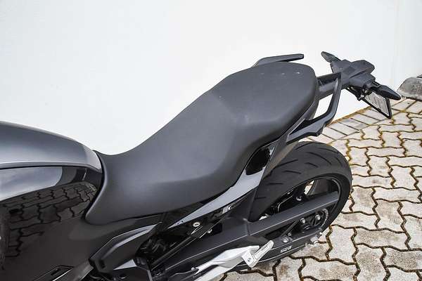 2025 BMW F 900 R Triple Black F 900