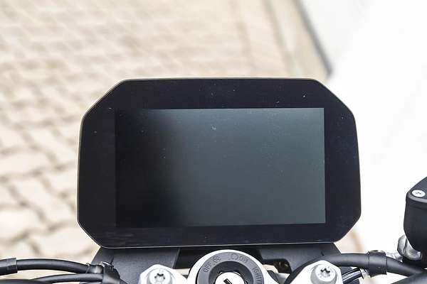 2025 BMW F 900 R Triple Black F 900