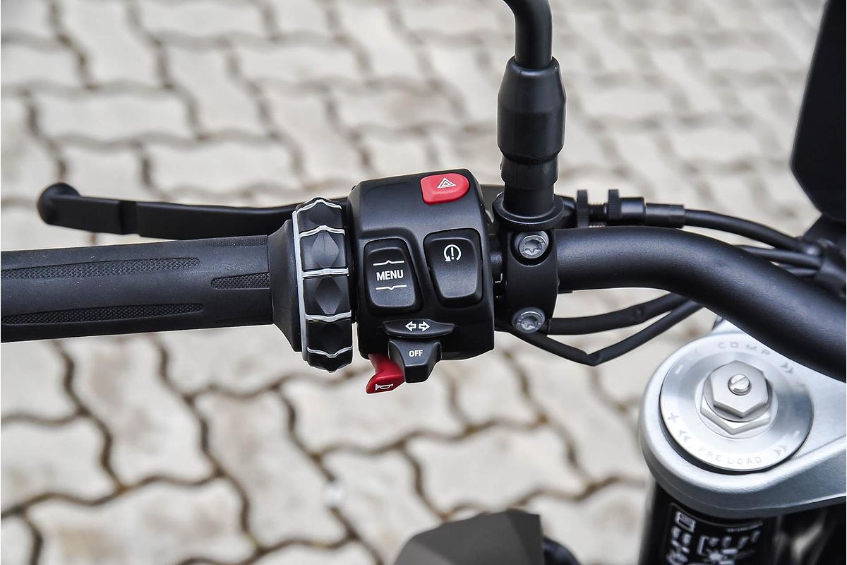 2025 BMW F 900 R Triple Black F 900