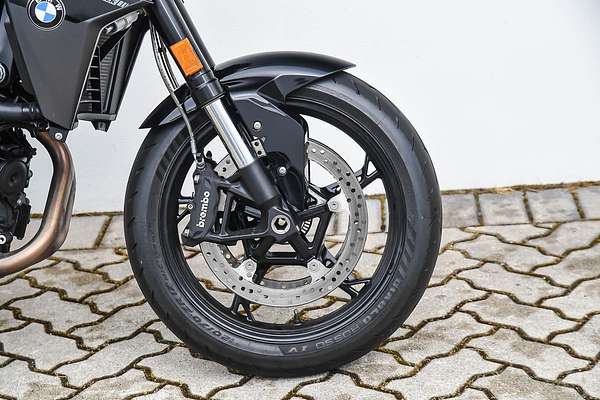 2025 BMW F 900 R Triple Black F 900