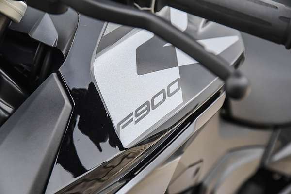 2025 BMW F 900 R Triple Black F 900