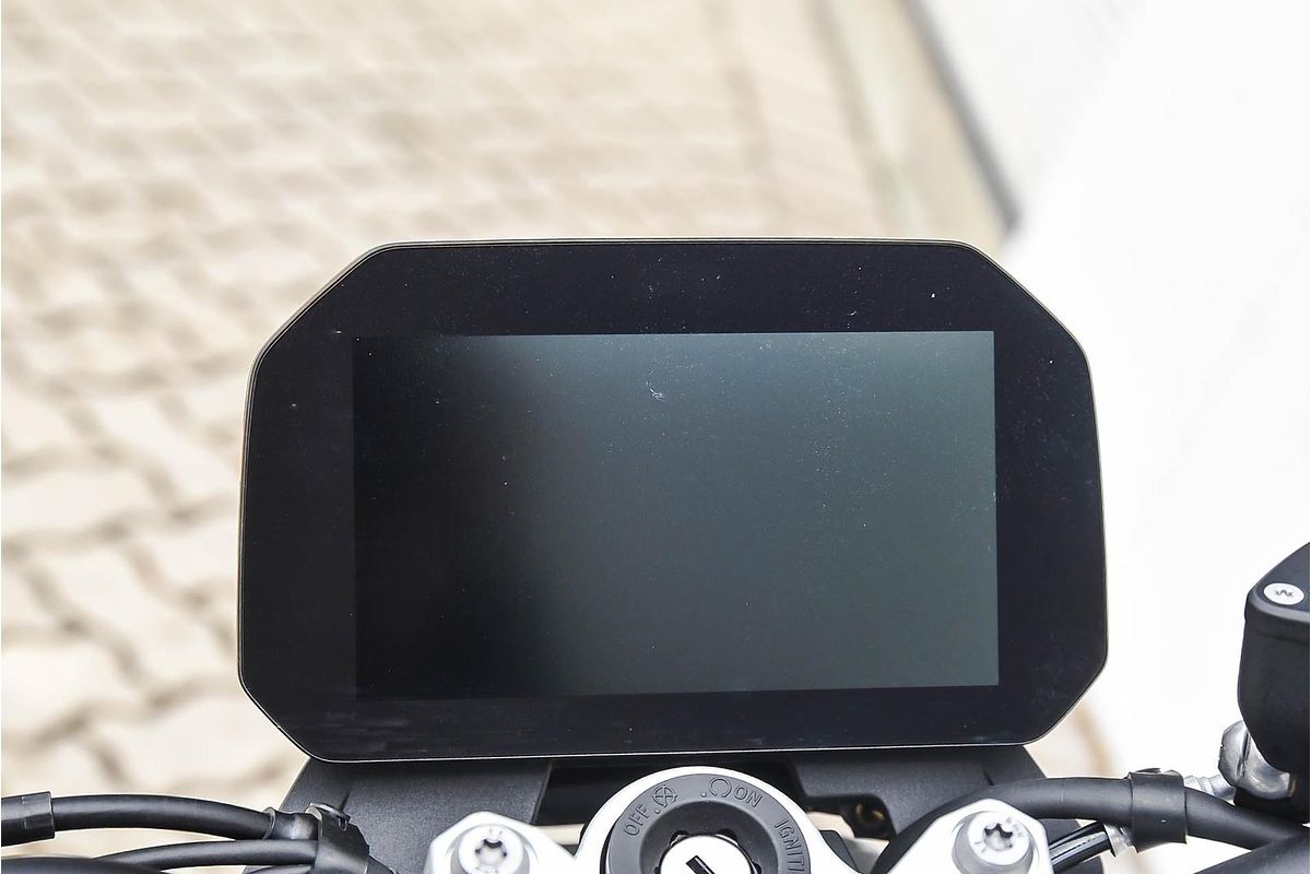 2025 BMW F 900 R Triple Black F 900