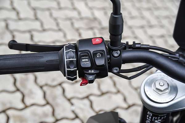 2025 BMW F 900 R Triple Black F 900