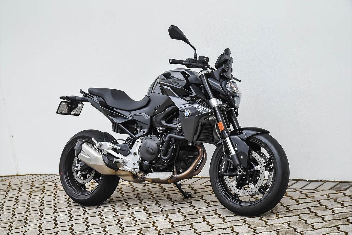 2025 BMW F 900 R Triple Black F 900