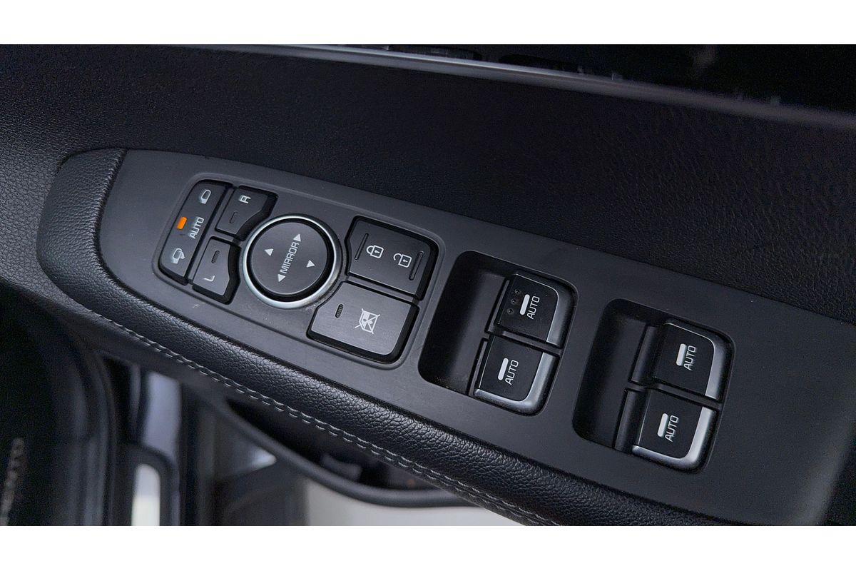 2016 Kia Sorento SLi UM