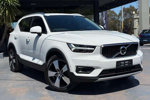 2021 Volvo XC40 T4 Momentum