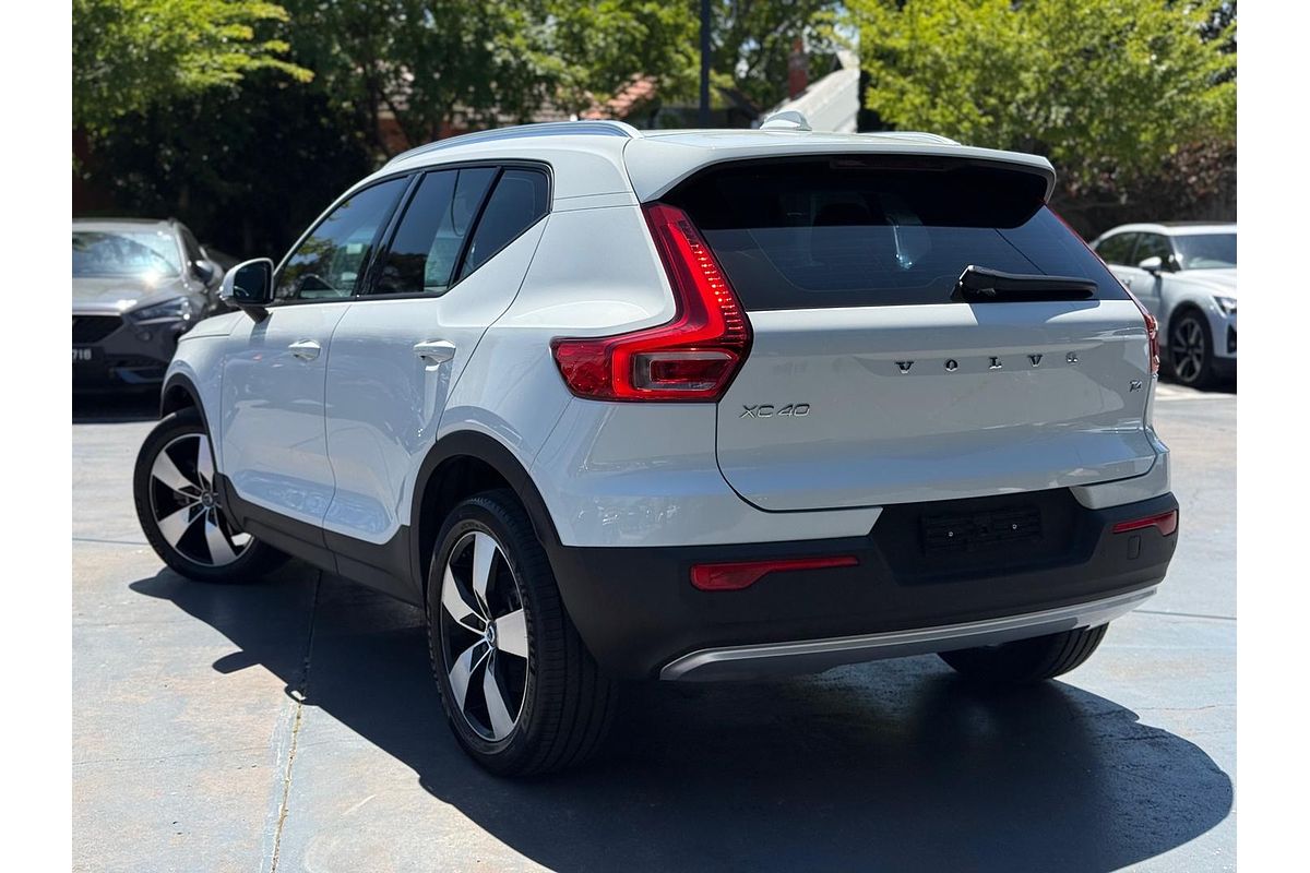 2021 Volvo XC40 T4 Momentum
