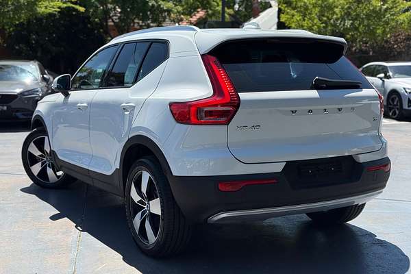 2021 Volvo XC40 T4 Momentum
