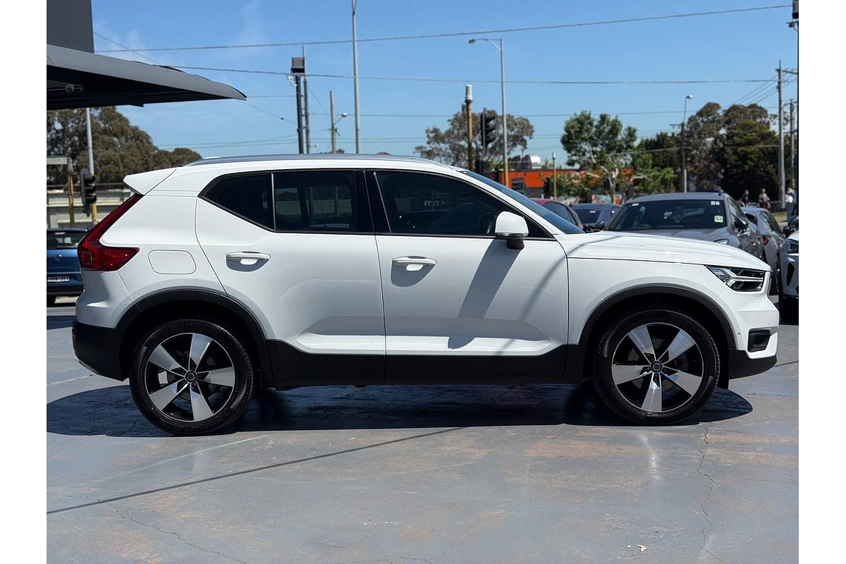 2021 Volvo XC40 T4 Momentum