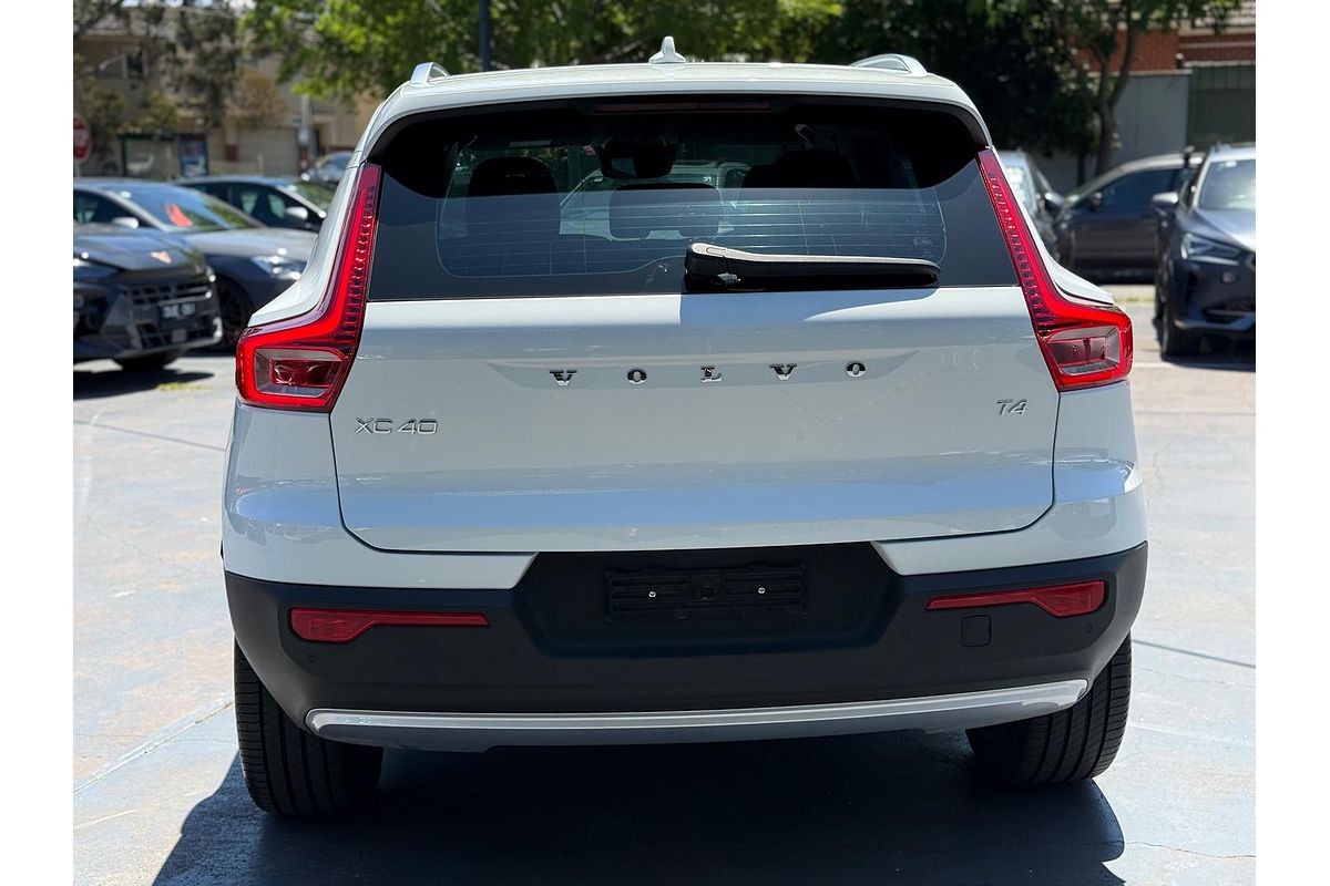 2021 Volvo XC40 T4 Momentum