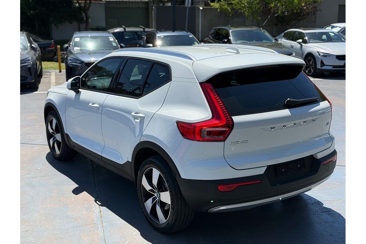 2021 Volvo XC40 T4 Momentum