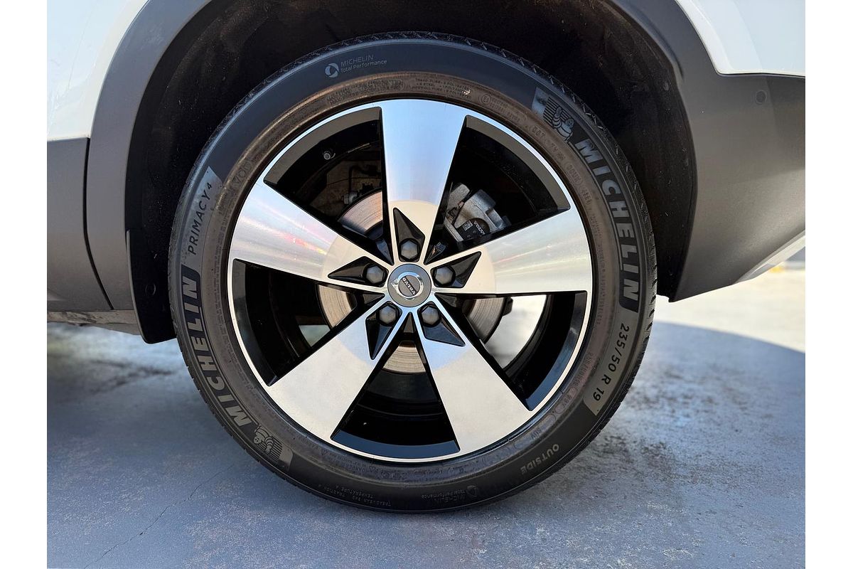 2021 Volvo XC40 T4 Momentum