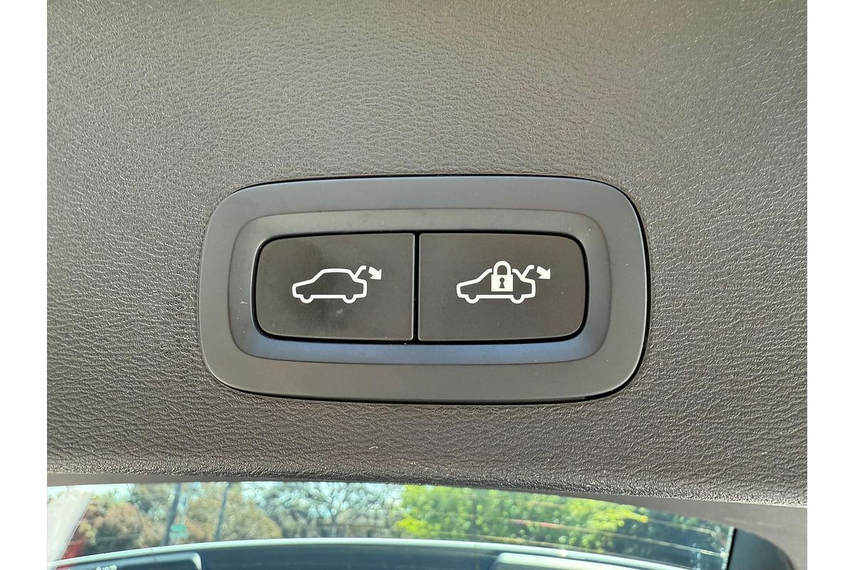 2021 Volvo XC40 T4 Momentum