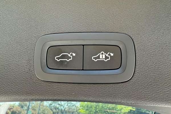 2021 Volvo XC40 T4 Momentum